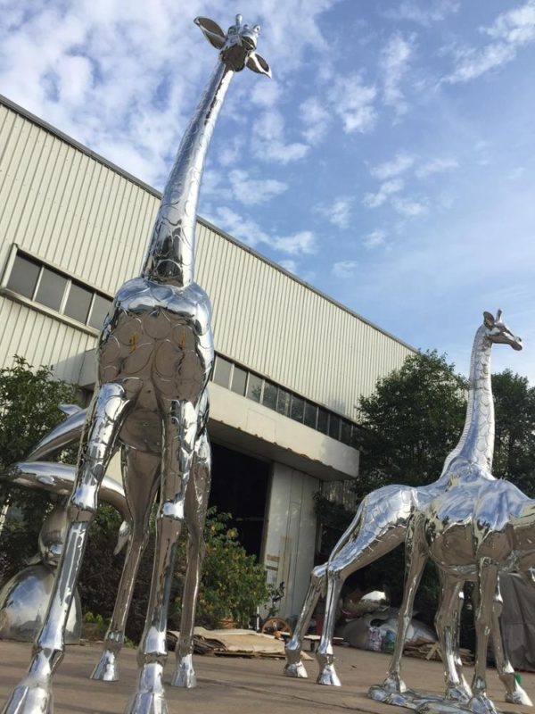 Luxury-shiny-metal-giraffes-camel-animal-windowdisplay